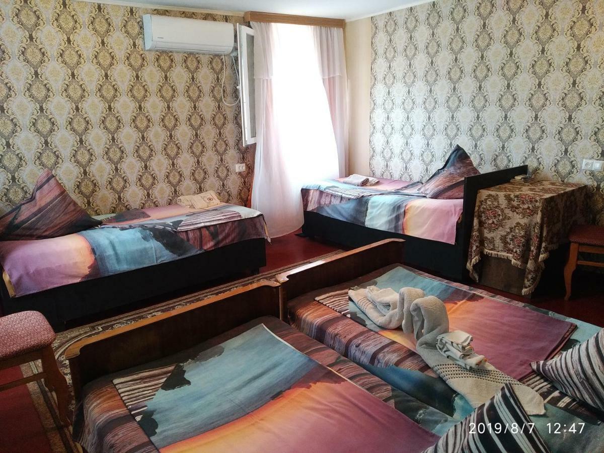 Downtown Guest House Кутаїсі Екстер'єр фото