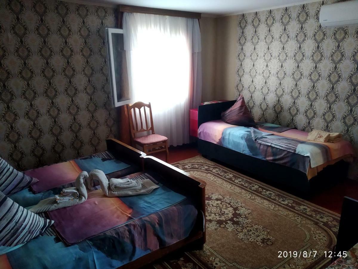 Downtown Guest House Кутаїсі Екстер'єр фото